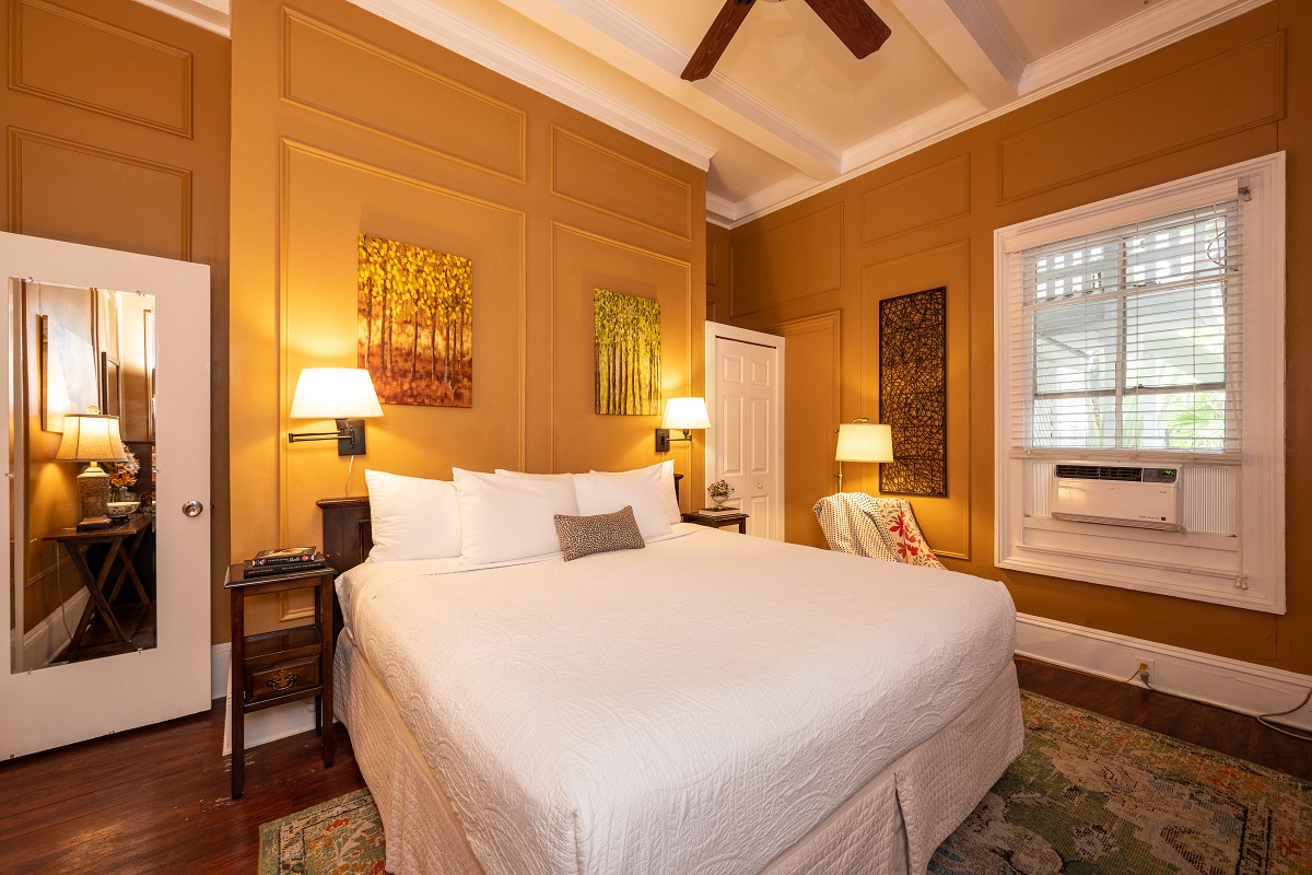 Romantic Getaway in Key West - Palm Room at Old Town Manor